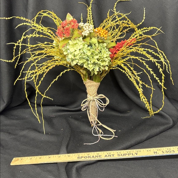 Dried hydrangea and faux Floral Bouquet - Picture 5 of 5